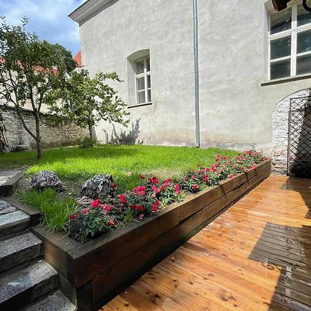 Historic Apartment With Private Garden In Old Town Tallinn Exteriér fotografie